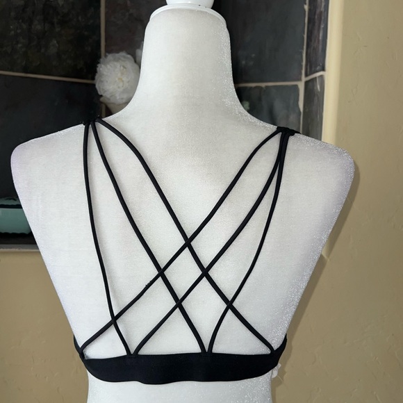 Lululemon 🍋  A Little Bit Closer Bralette Size Large - Picture 4 of 10